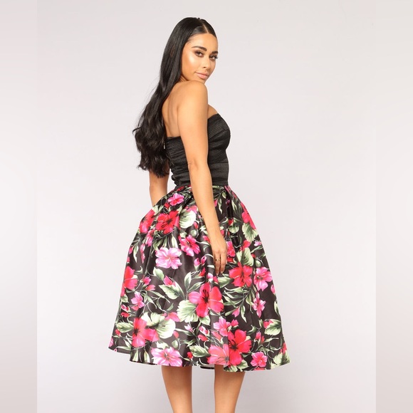 Fashion Nova- black bandage tube top, floral skirt, size medium. - Picture 3 of 8